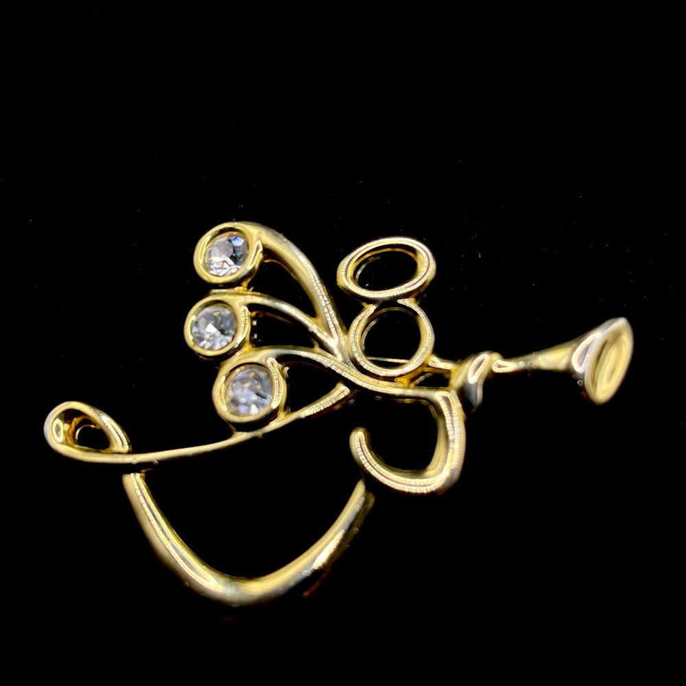 Unmarked Gold Tone Angel With Trumpet Brooch With Rhinestones EUC